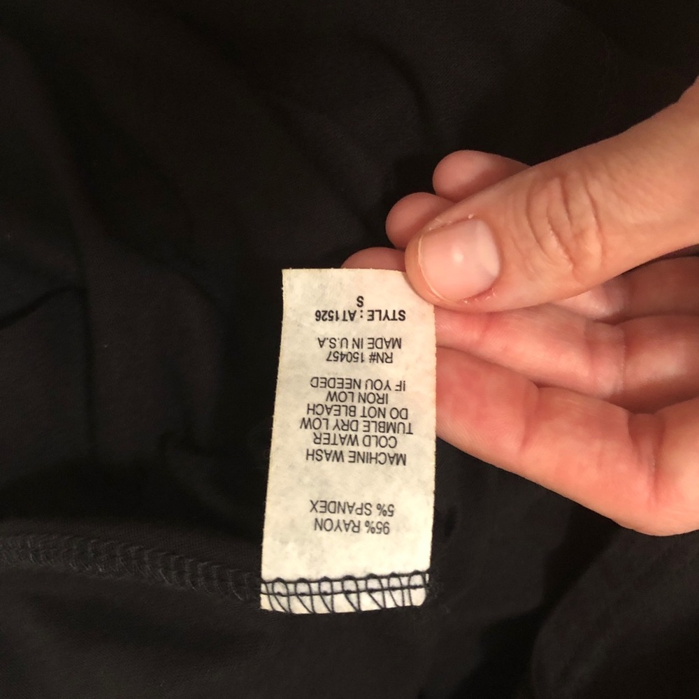 Cold shoulder black tee - Picture 5 of 5